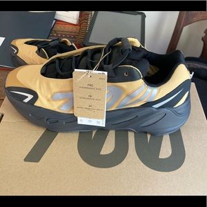 Yeezy Boost 700 MNVN ‘Honey Flux’